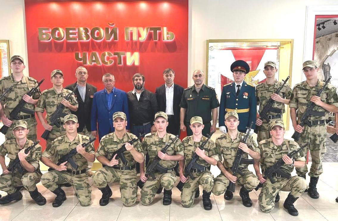 Постпред Гасан Гасанов поздравил дагестанцев с принятием Военной присяги в части Северо-Западного округа Росгвардии